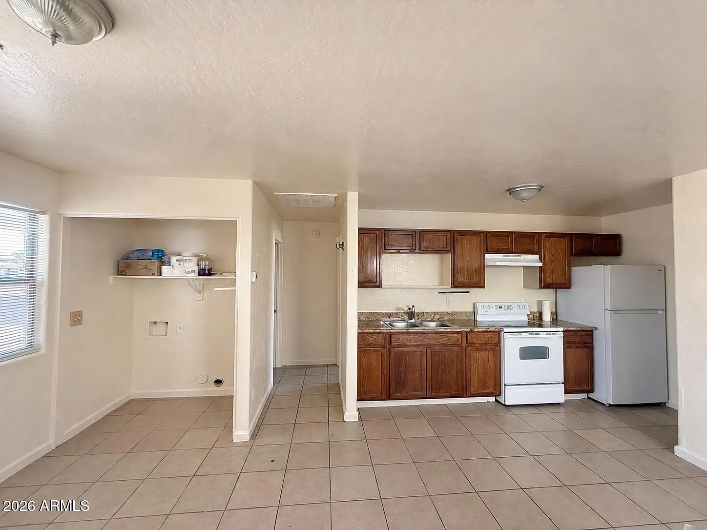 3 bed, 1.0 bath, 917 sqft, $1,375 — Photo 3