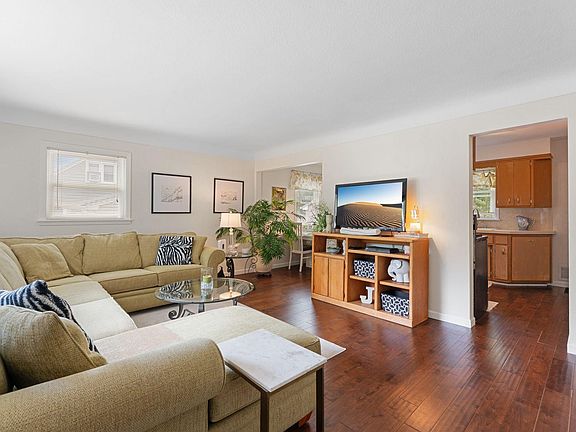 4th image of 1043 Arundel St
