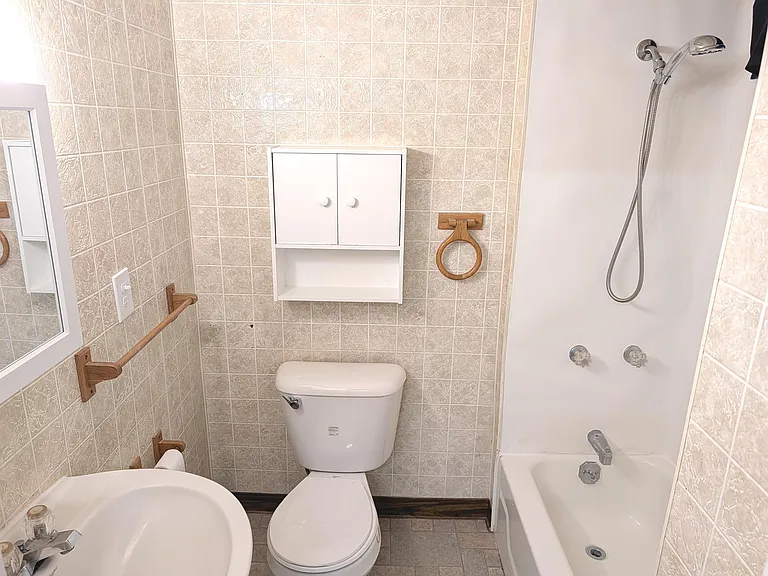 685 Massabesic St #2 — Photo 12