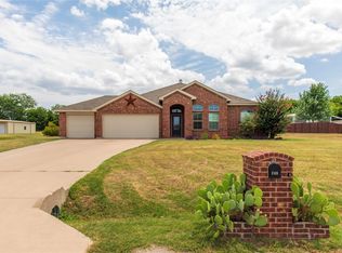 148 Creekwood Ranch Rd, Azle, TX 76020