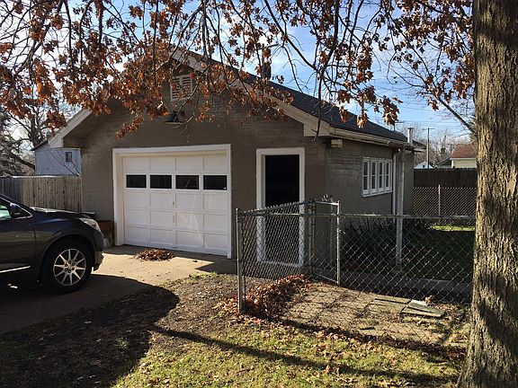 1.5 Car, Heated Garage