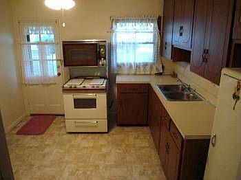 5th image of 727 Willow Dr