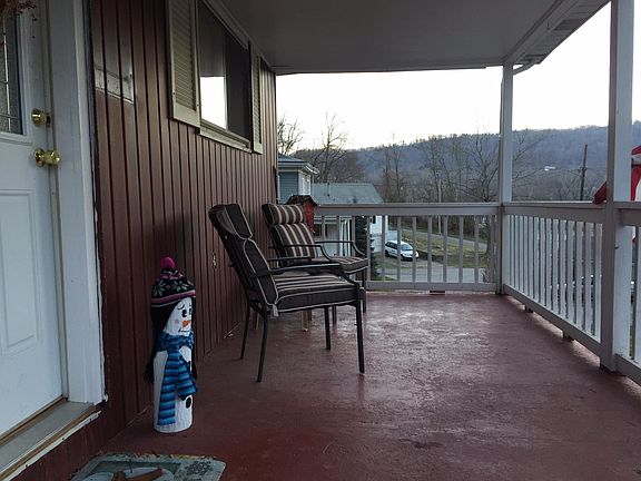 2nd image of 604 Jeanette Ave.