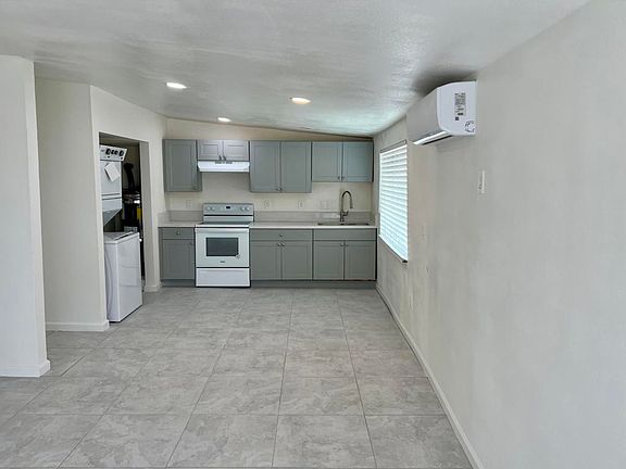 3rd image of 2542 Sea View Dr