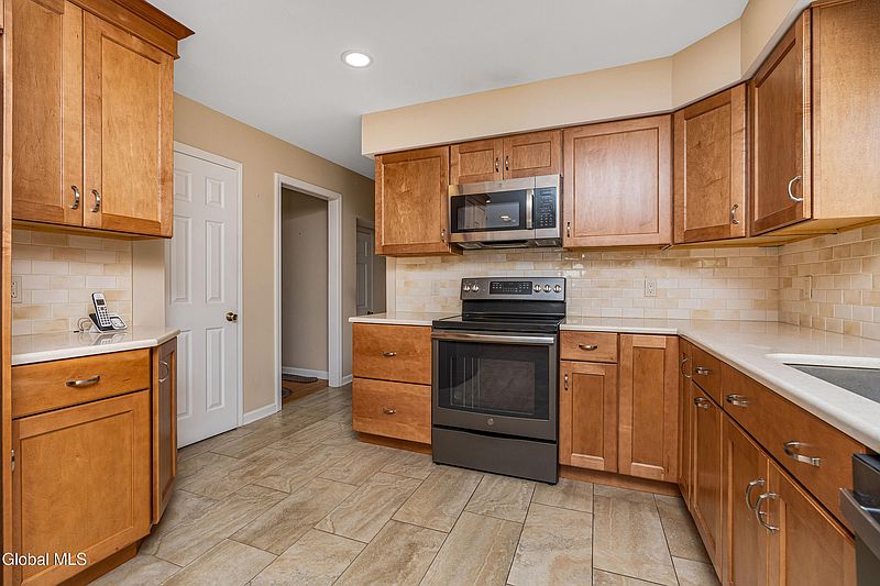 3rd image of 7 Gladwish Avenue