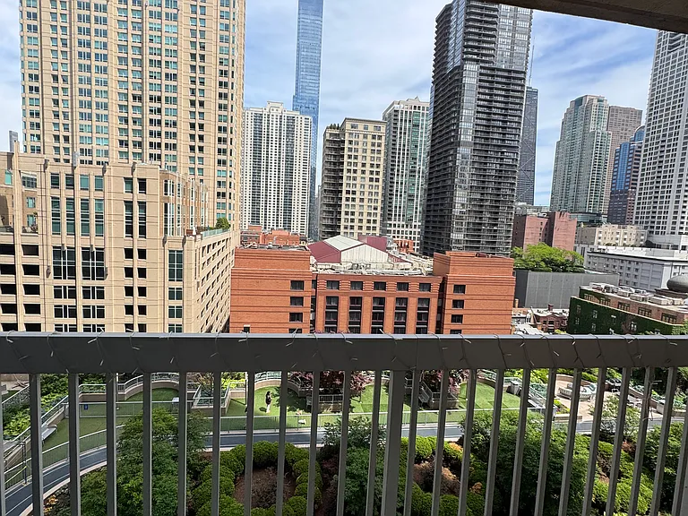 545 N Dearborn St #1307 — Photo 21