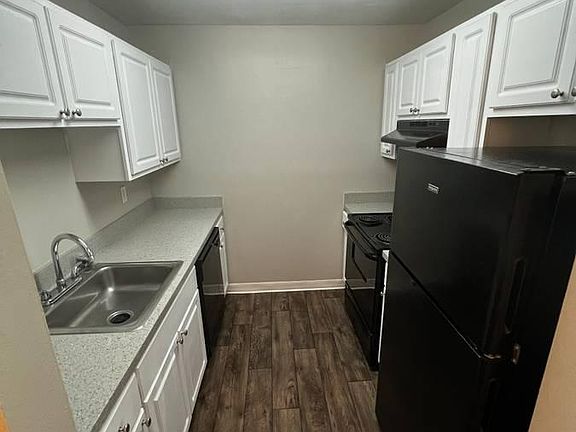 4th image of 195 Glades Cir #195