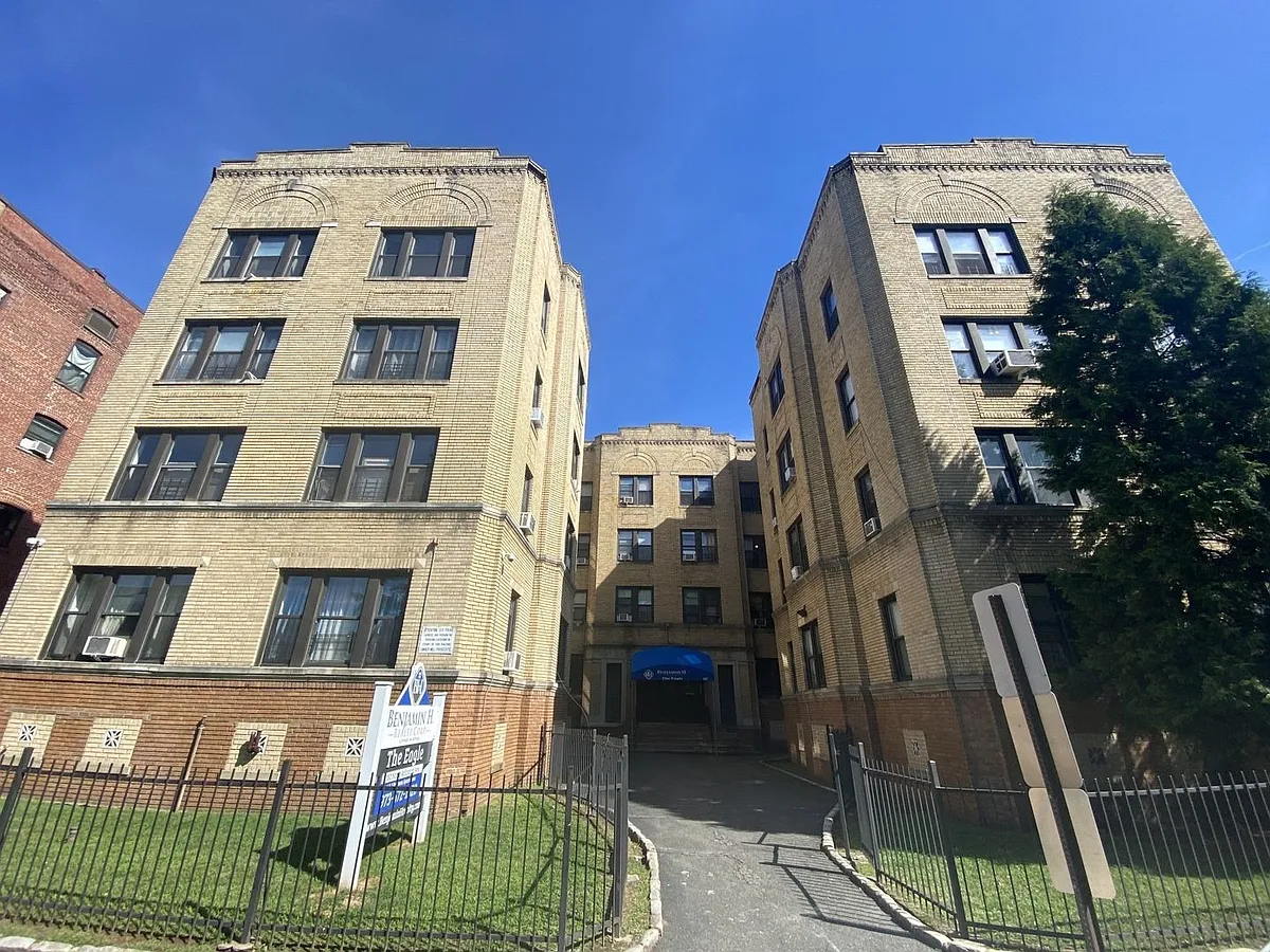 Building Photo - The Eagle