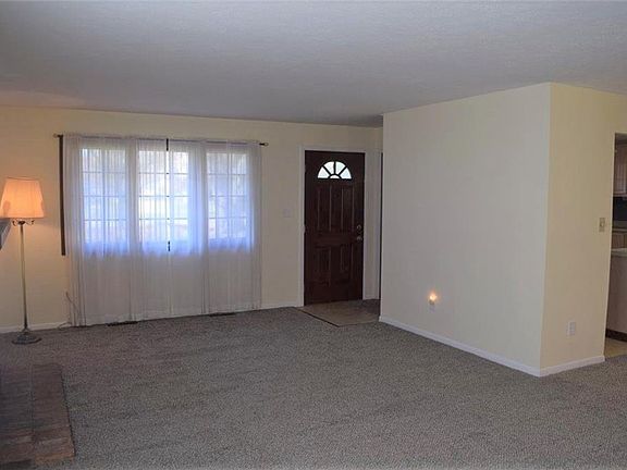 3rd image of 5583 Revere Dr