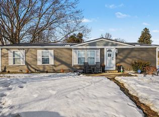 100 W Dutch St, Wolcottville, IN 46795