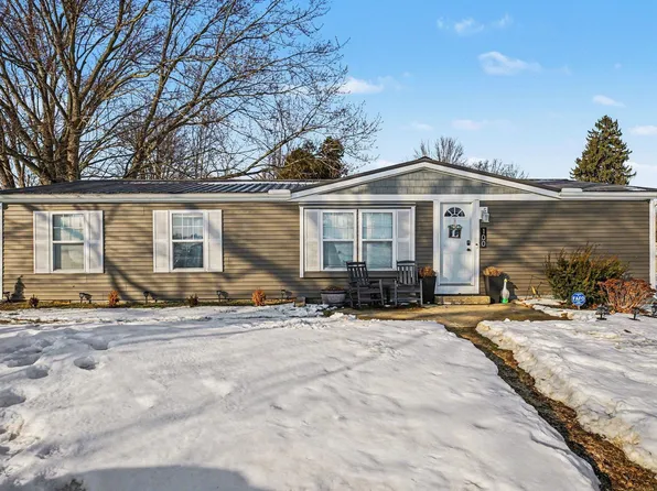 100 W Dutch St, Wolcottville, IN 46795