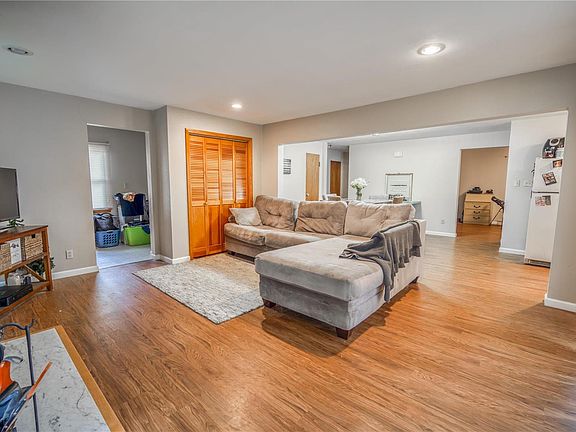 3rd image of 1 Lincoln Ct