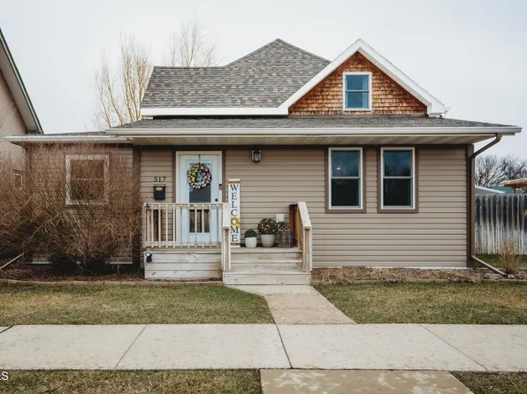 517 3rd St SE, Jamestown, ND 58401