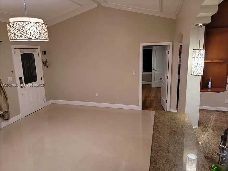 1662 SW 19th Ave — Photo 5
