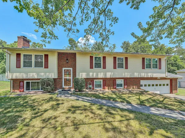 6432 Sugar Ridge Dr, Roanoke, VA 24018