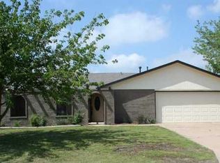 205 SW Crystal Hills Dr, Lawton, OK 73505
