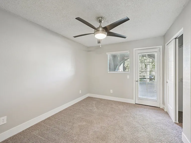 Stillwater Apartments — Photo 23