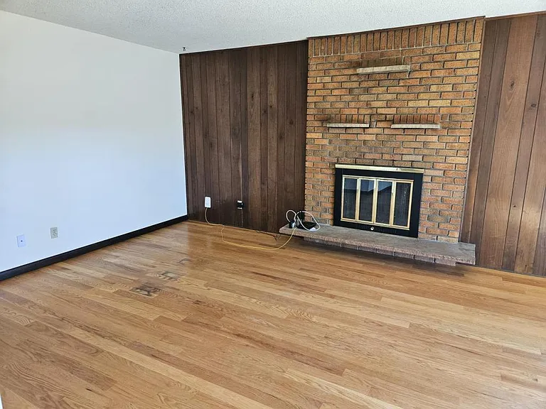 2425 Emery St — Photo 8