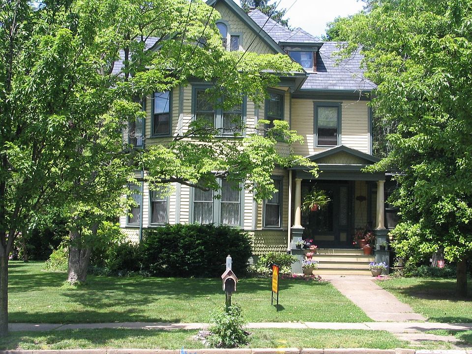 2nd image of 130 S Main St