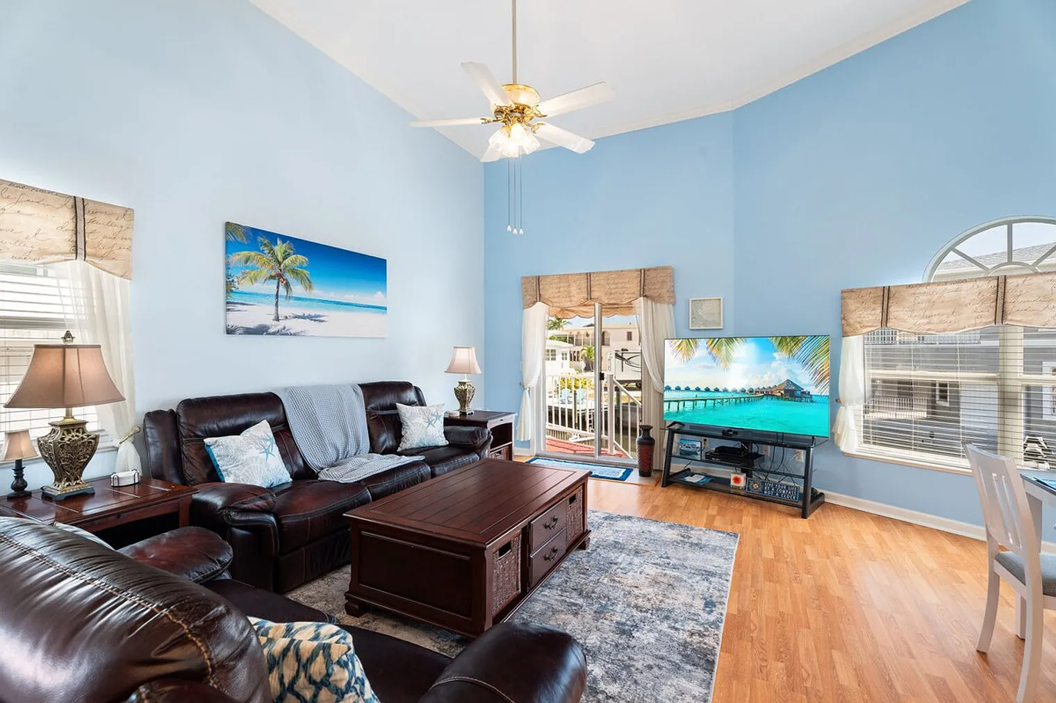 3 bed, 2.5 bath, $6,861 — Photo 1