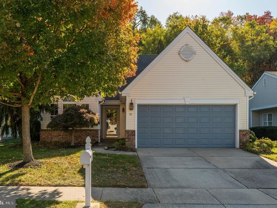 32 Clifford Ct, Mount Laurel, NJ 08054