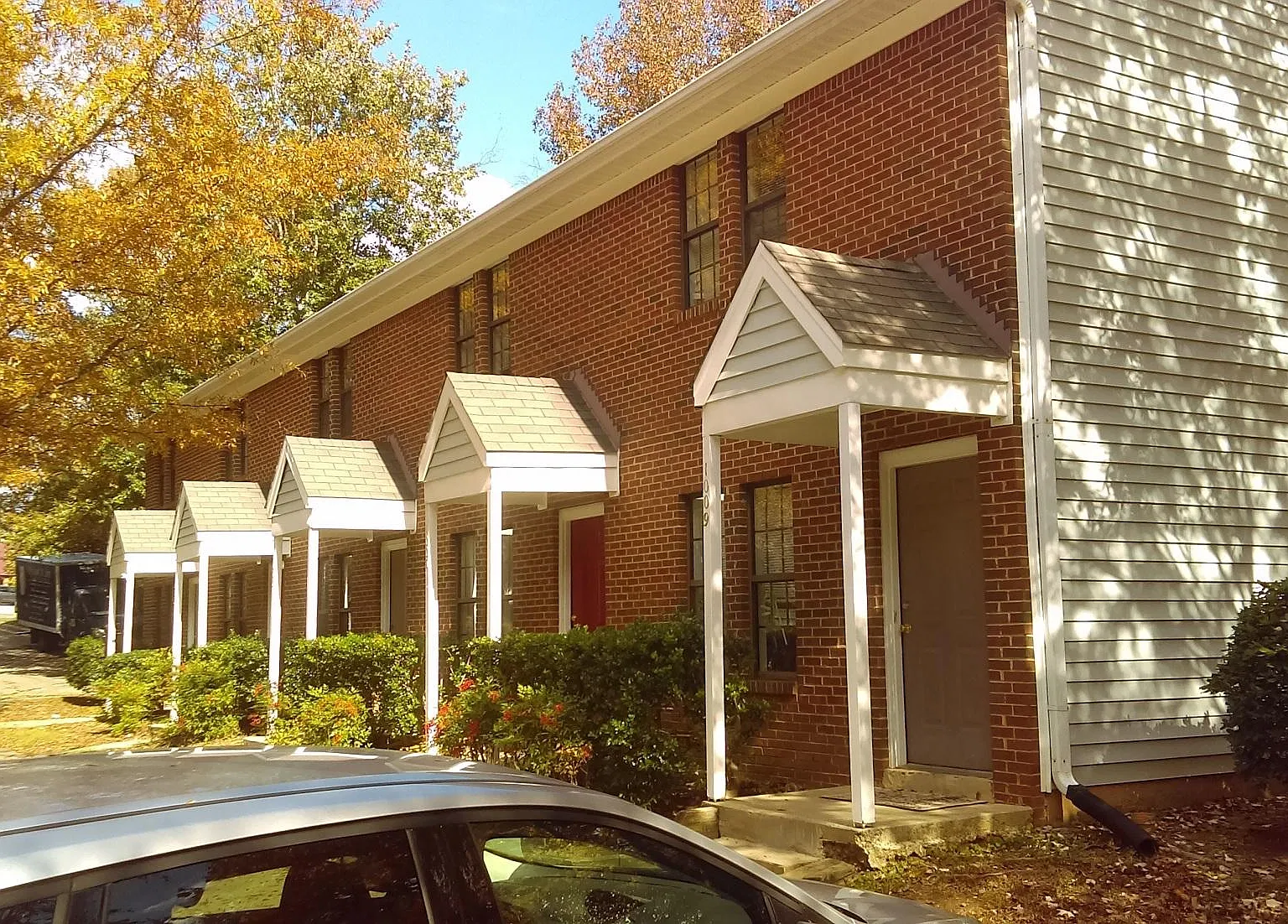 1007 Parkthrough St — Photo 1