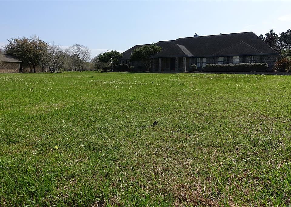 1st image of 903 Mills Ln