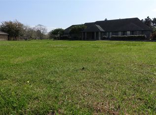 903 Mills Ln, Friendswood, TX 77546