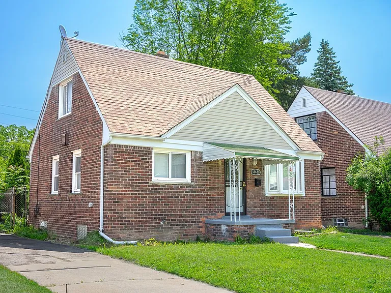 18488 Shields St — Photo 2