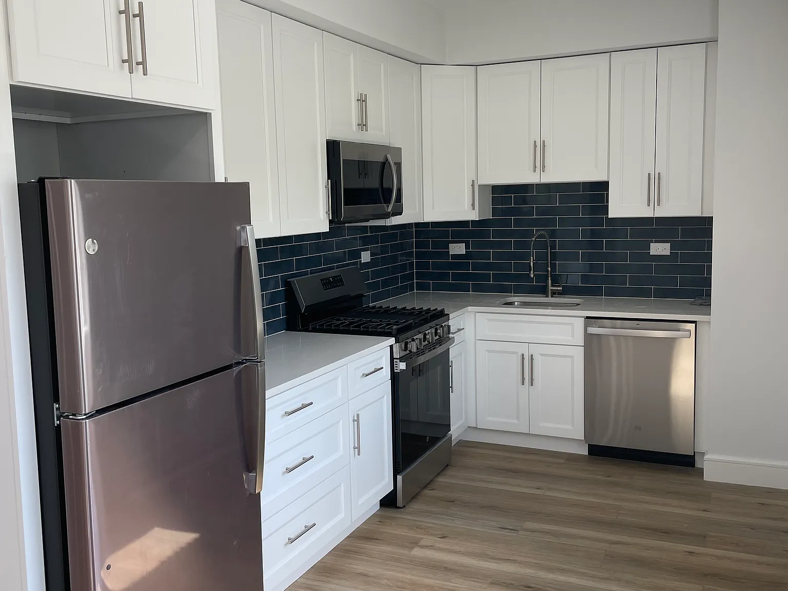 2 bed, $2,850 — Photo 4