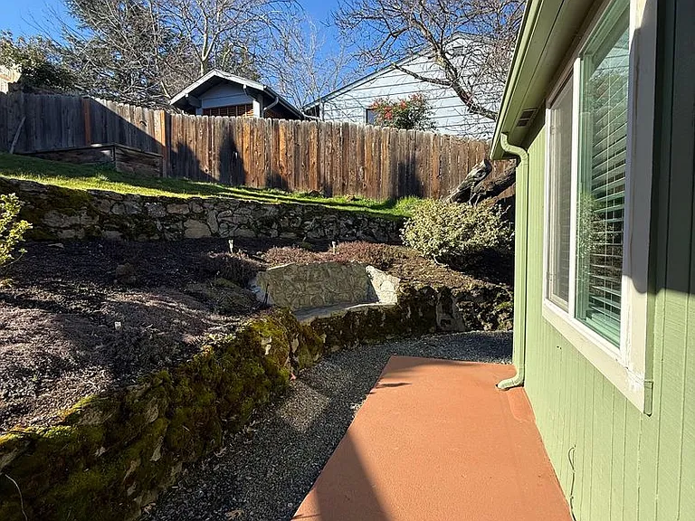 282 Sheridan St — Photo 20