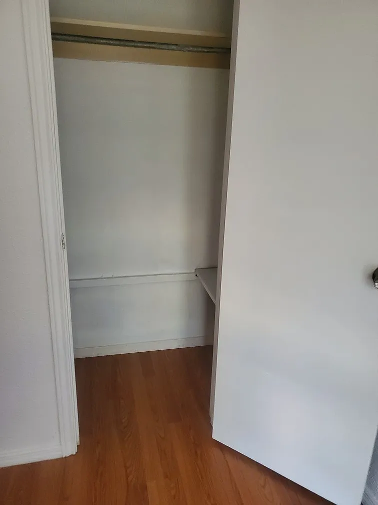 4 bed, 2500 sqft, $2,000 — Photo 2