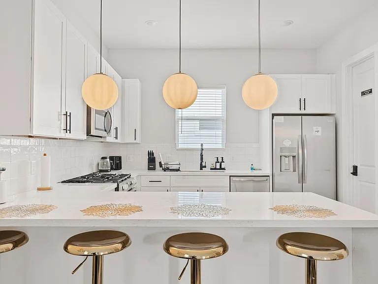1208 Moody St — Photo 17