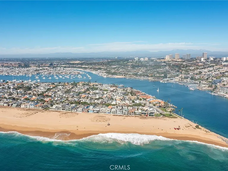 216 Collins Ave — Photo 26