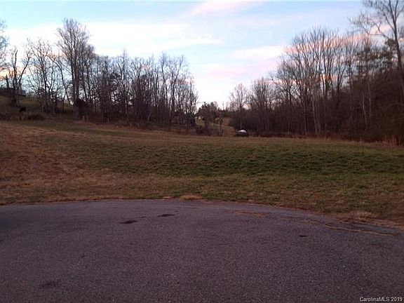 5th image of 20 Deerbrook Dr