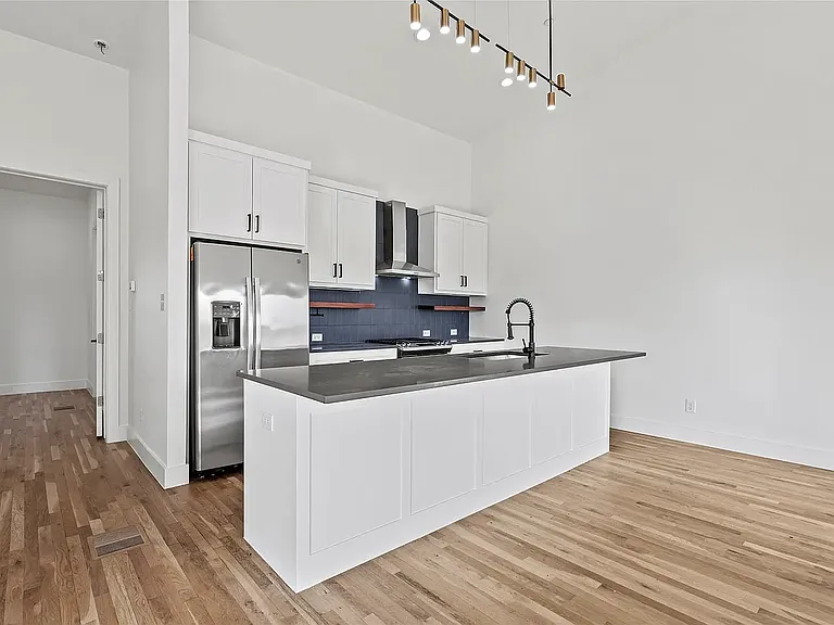 2120 Lovedale Ave #101 — Photo 5