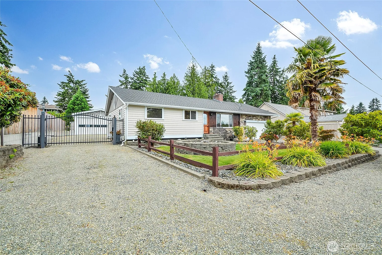 832 Birch Street photo 1