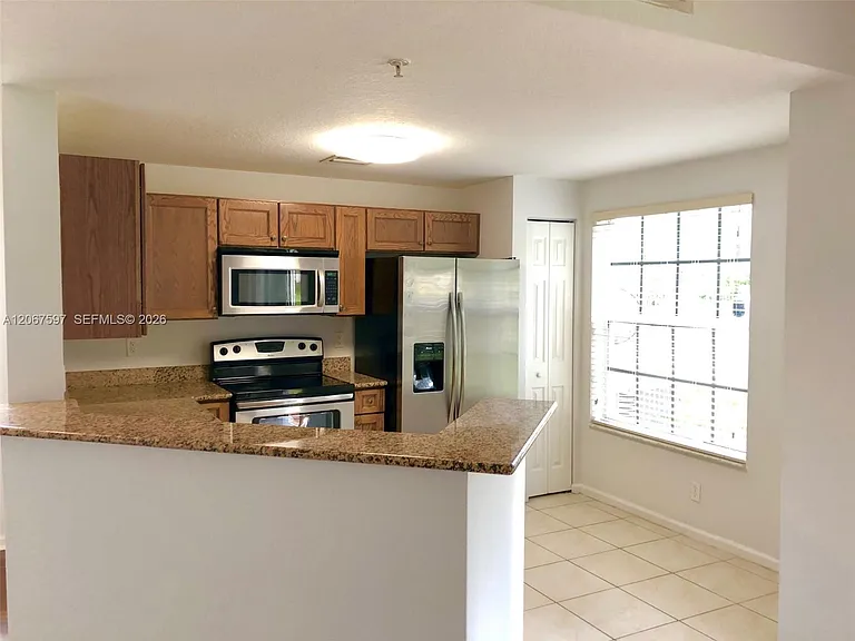 1811 NE 5th St #1501 — Photo 9