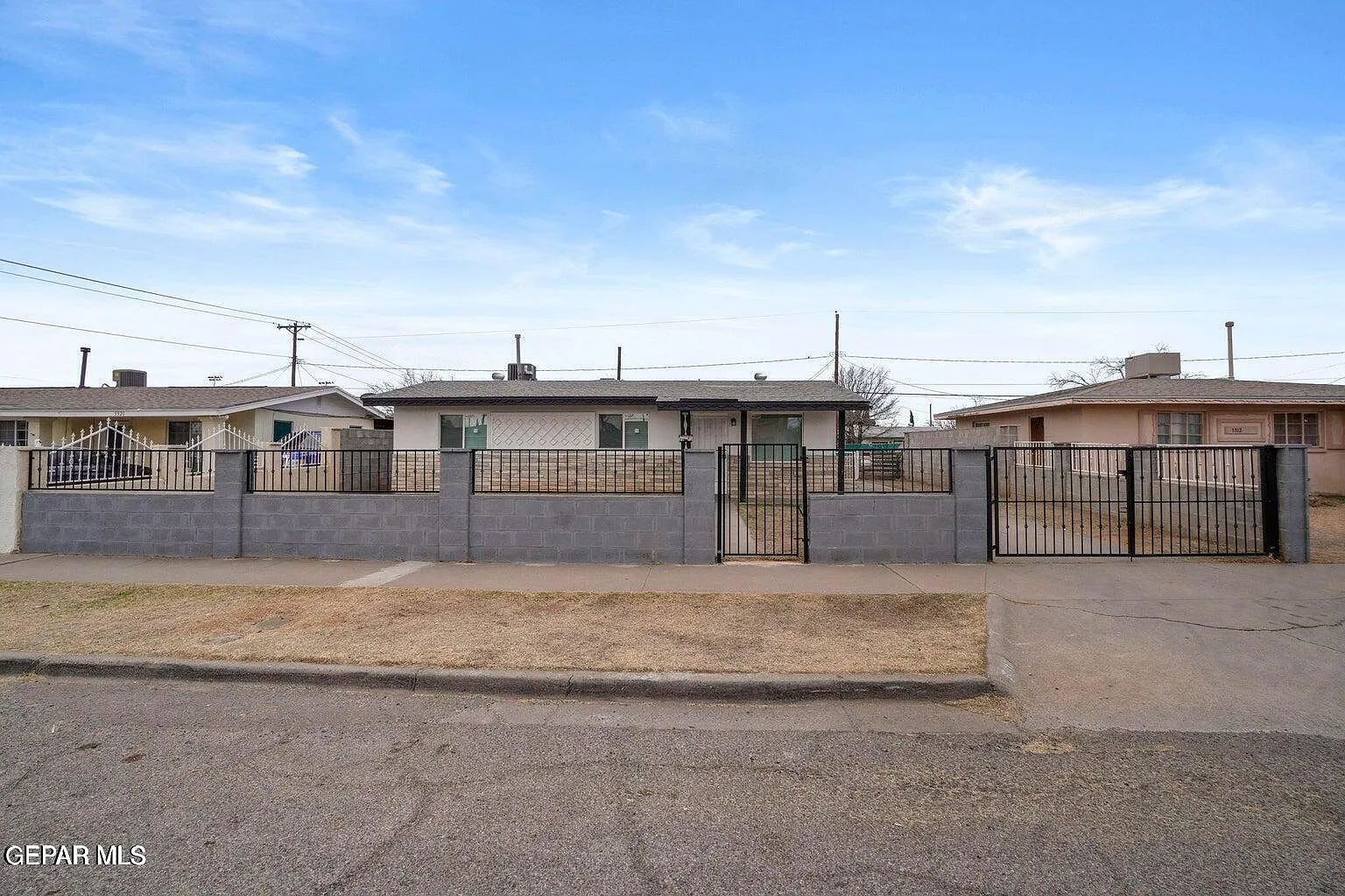 3 bed, 1.0 bath, 1000 sqft, $1,295 — Photo 1