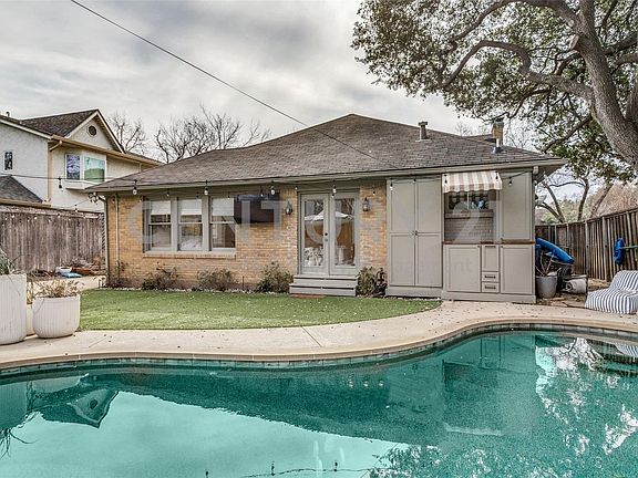 2nd image of 5527 Mercedes Ave