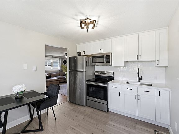 5th image of 445 Oldfield Rd