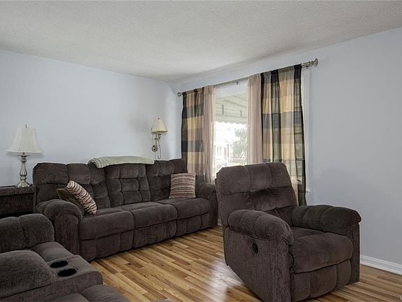 3rd image of 94 Donald Dr