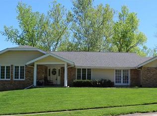 15104 Isleview Dr, Chesterfield, MO