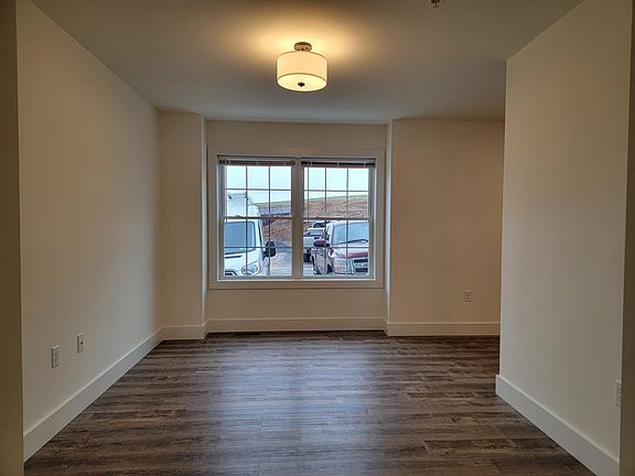 5th image of 14 Burk Ct