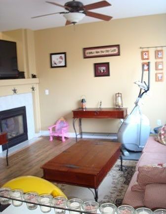 family room w/fireplace