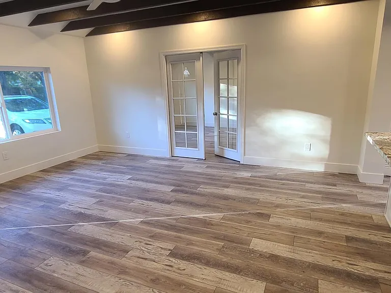 1402 Clara Ln — Photo 8