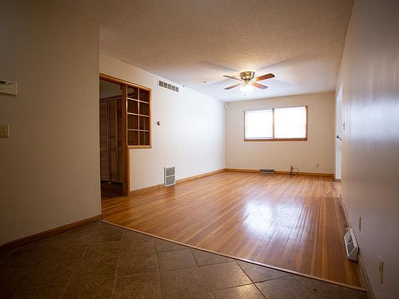 3rd image of 2921 S Glenn Ave