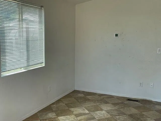 1 bed, 1.0 bath, 378 sqft, $1,075 — Photo 3