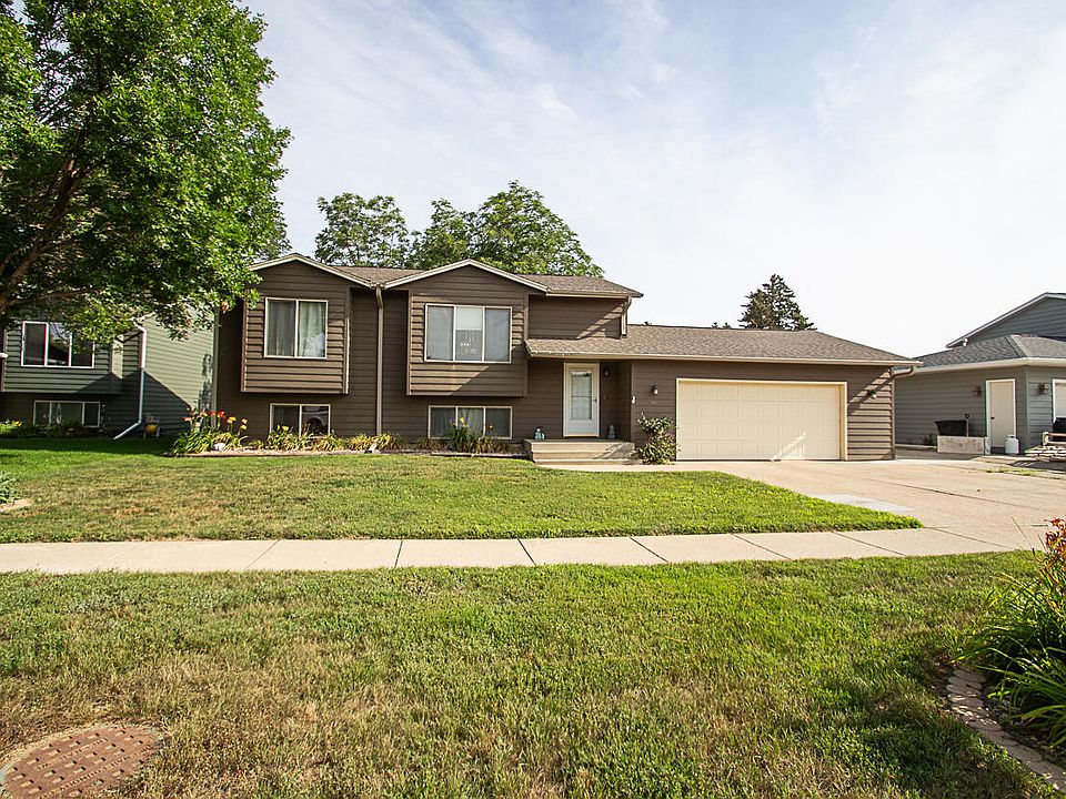 1st image of 304 Emma Dr