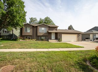 304 Emma Dr, Hartford, SD 57033